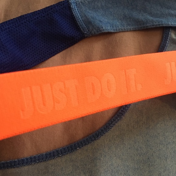 SOLD! Nike Elastika Running Tank Top - Picture 4 of 6